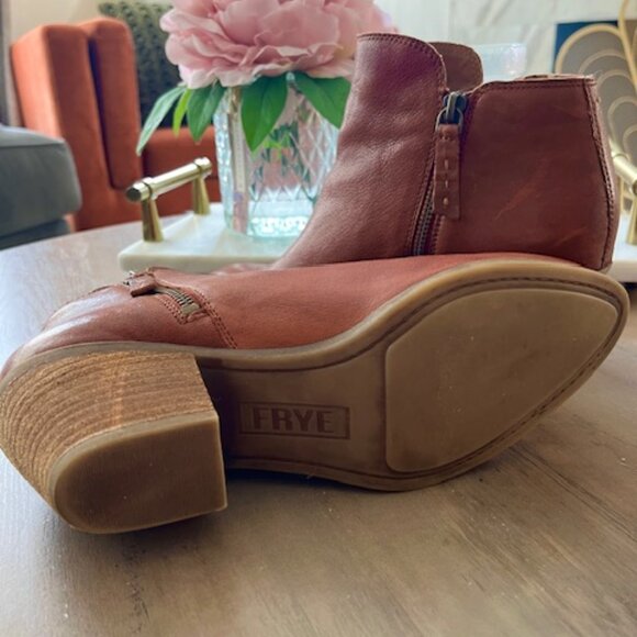 FRYE Cinnamon Brown Leather Bootie with Dual Side Zippers! NEW Condition!